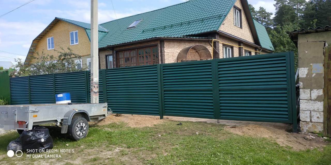Забор-жалюзи с ламелями еврожалюзи ral6005/6005 Зеленый Мох 2-х сторонний фото1 в Мытищах