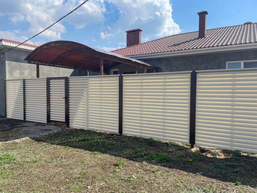 Забор из ламелей Еврожалюзи 25м RAL1015/1015 Слоновая Кость двусторонний фото 5 в Мытищах