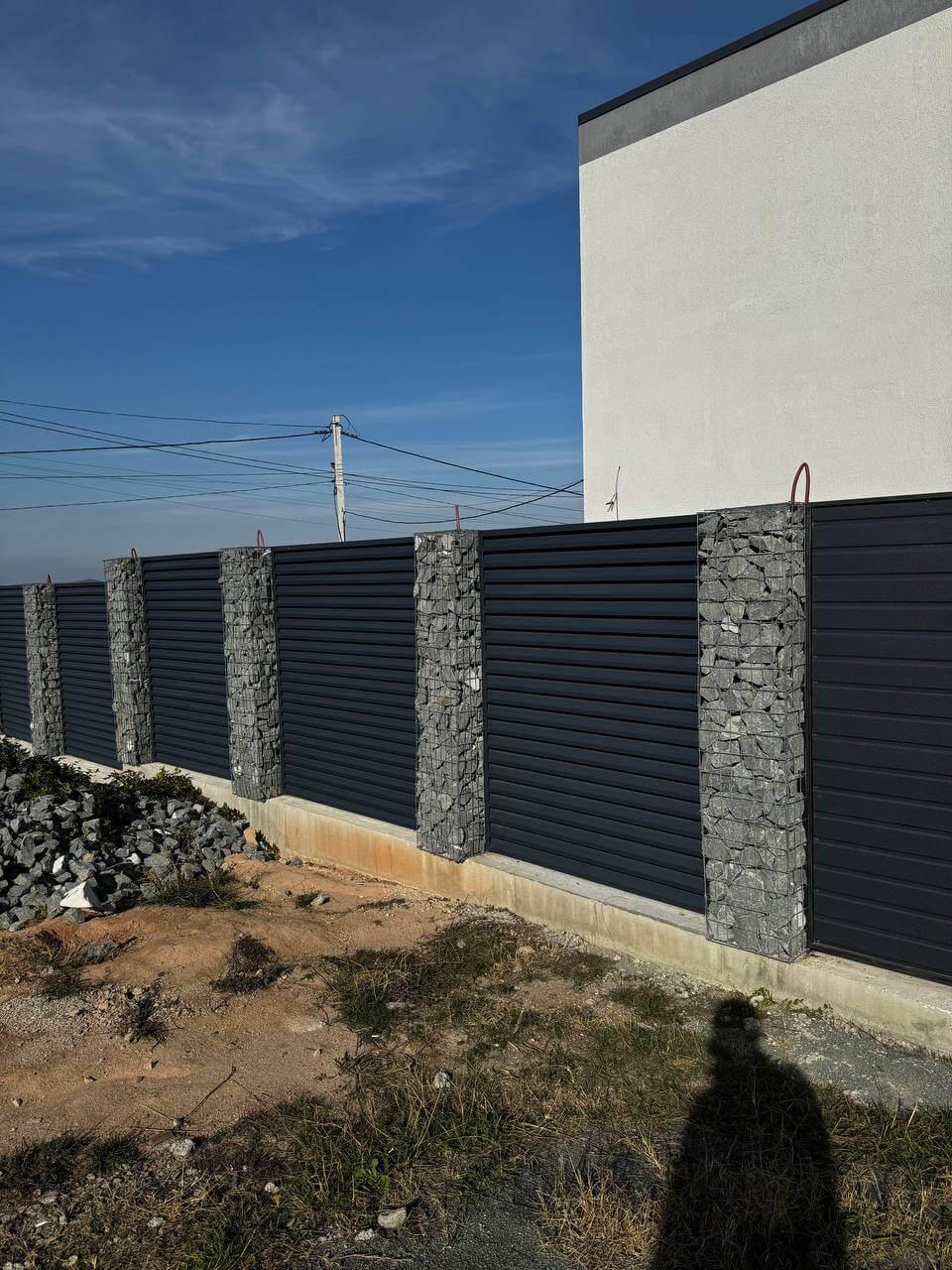 Забор-жалюзи из ламелей ЭКО-Z-US усиленных 36м RAL7024/7024 Серый Графит двусторонний МАТТЕ фото 6 в Мытищах